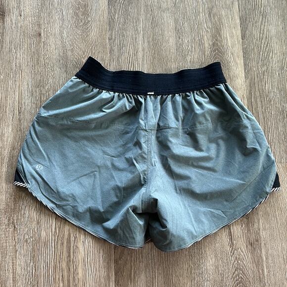 Lululemon Go The Distance 4" Short Reversible Size 6 - Picture 4 of 8